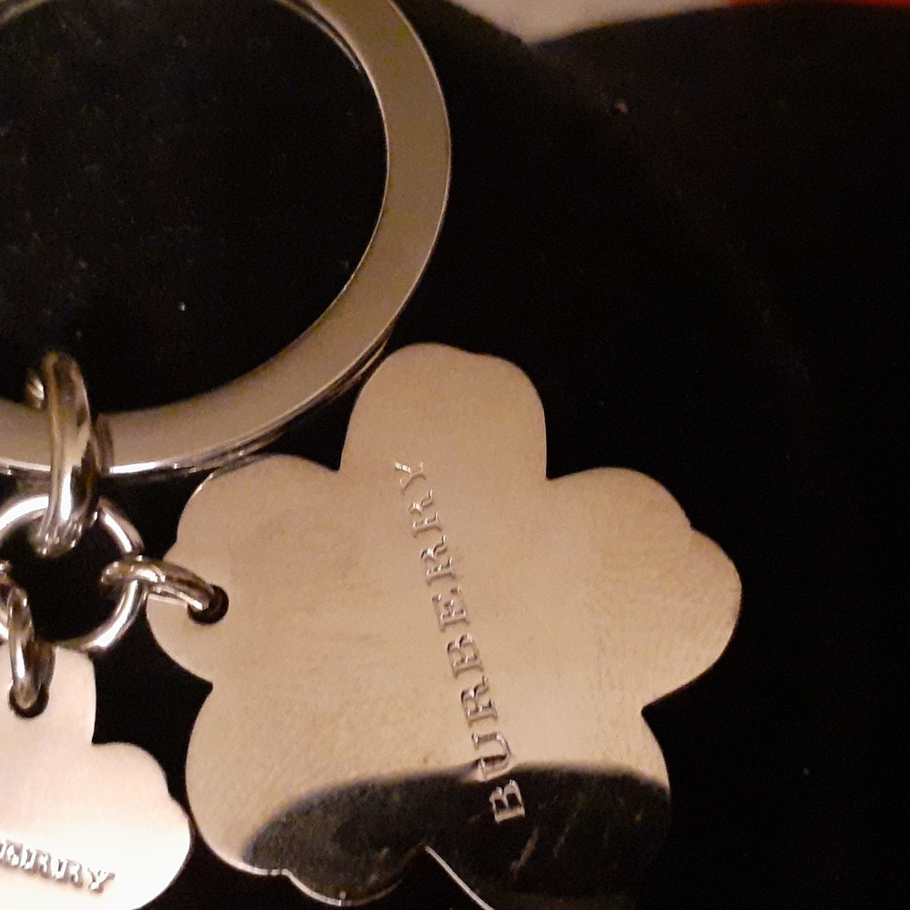 Burberry  Enamel Graduated Triple Flower Keychain Bag Charm NEW - Picture 5 of 5